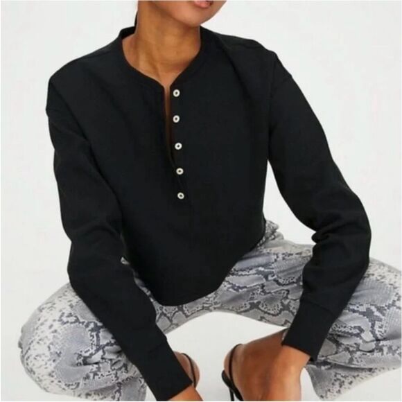 Aritzia Tops - ✨Aritzia Wilfred Free Mavis Black Sz XS T-Shirt✨